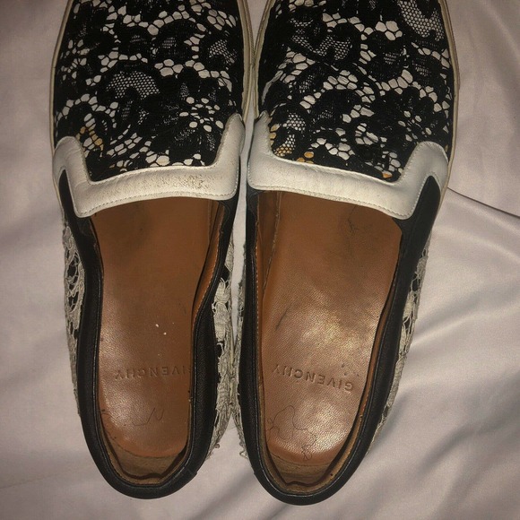 Givenchy Woman's Black & White Lace Leather Sneaker Flats‎ Size 39 (9) - Picture 4 of 11